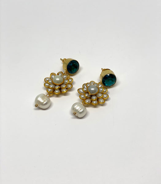 Halbedelstein mit kleiner Blume und Perle - BySusa Accessories Hand-Made Statement Earrings Hairband Facinator Wiesn Wasn Ohrringe Stickerei Embroidery 