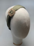 Stoffhaarreif mit Kristall-Brosche - BySusa Accessories Hand-Made Statement Earrings Hairband Facinator Wiesn Wasn Ohrringe Stickerei Embroidery 